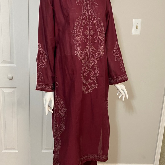 Dresses - Picture 4 of 4